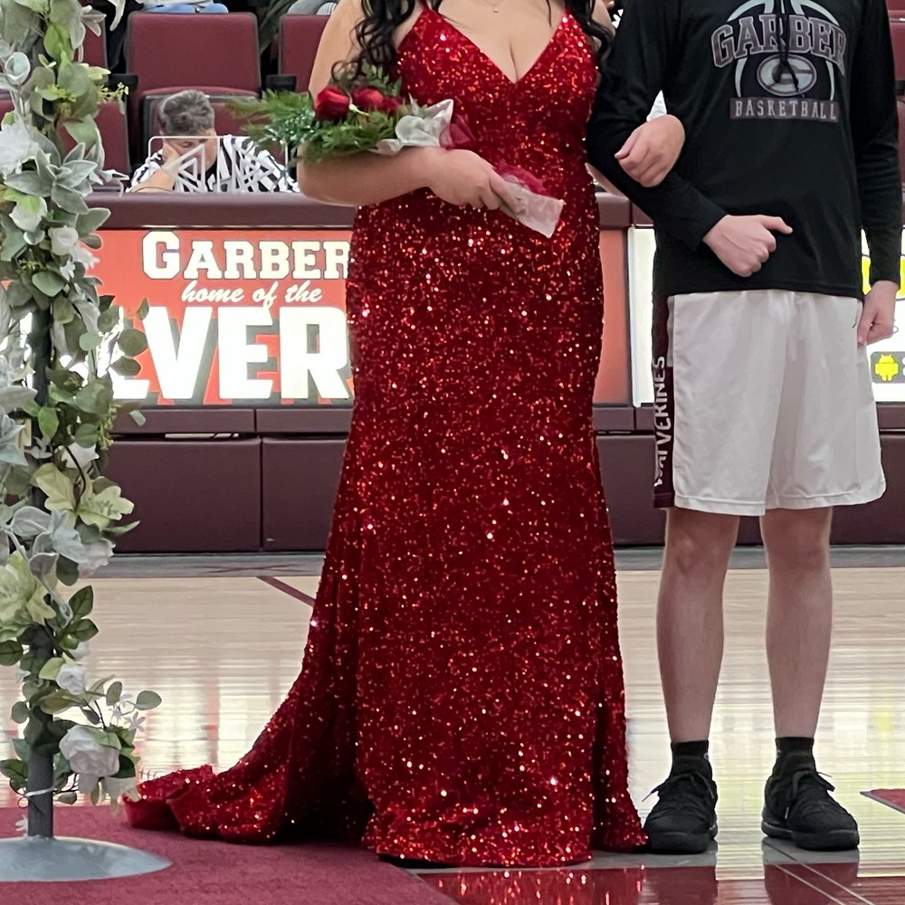 Gorgeous red Prom dress!